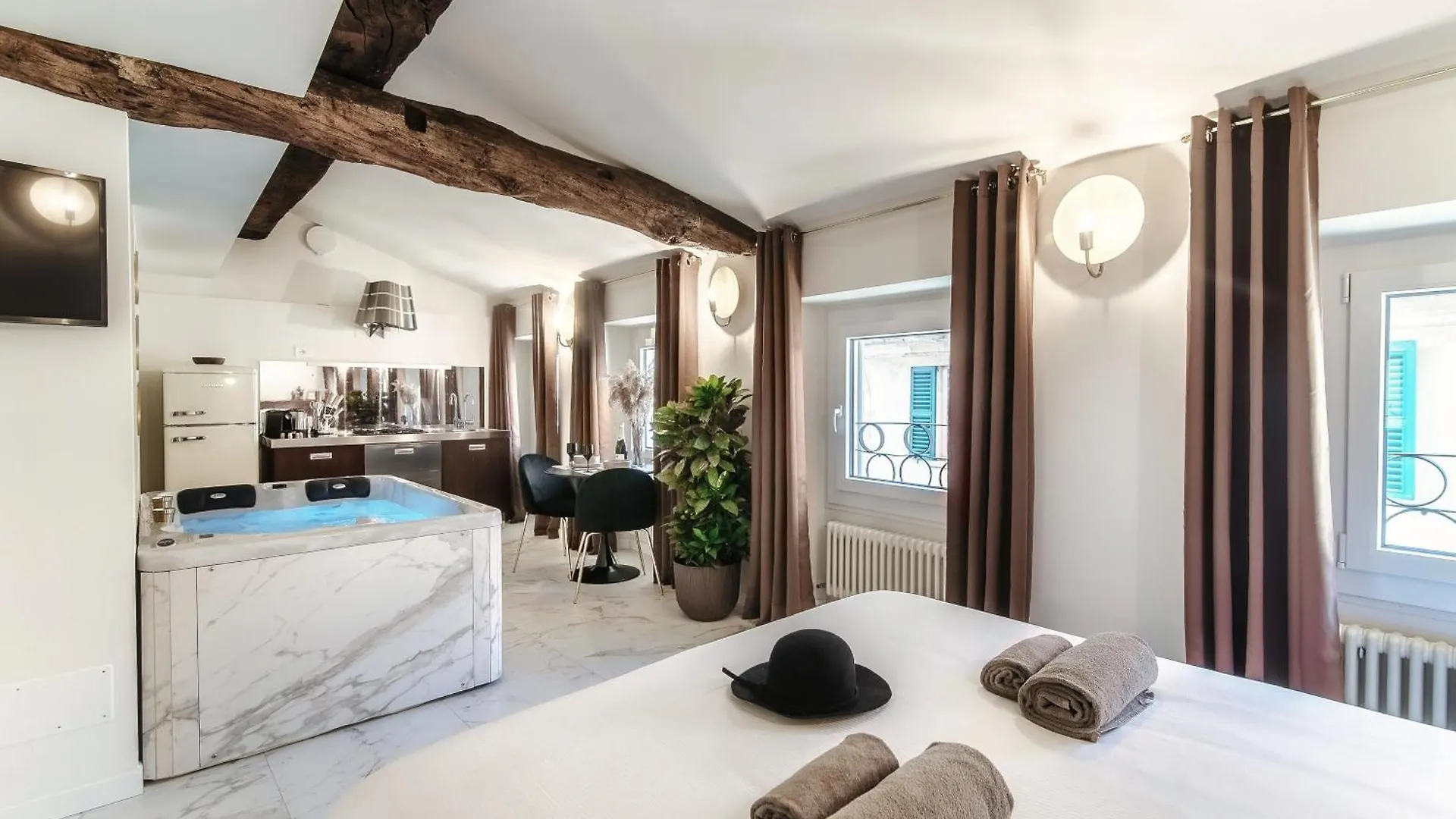 Sahara & Amazzonia Luxury Rooms- The House Of Travelers Como 0*,
