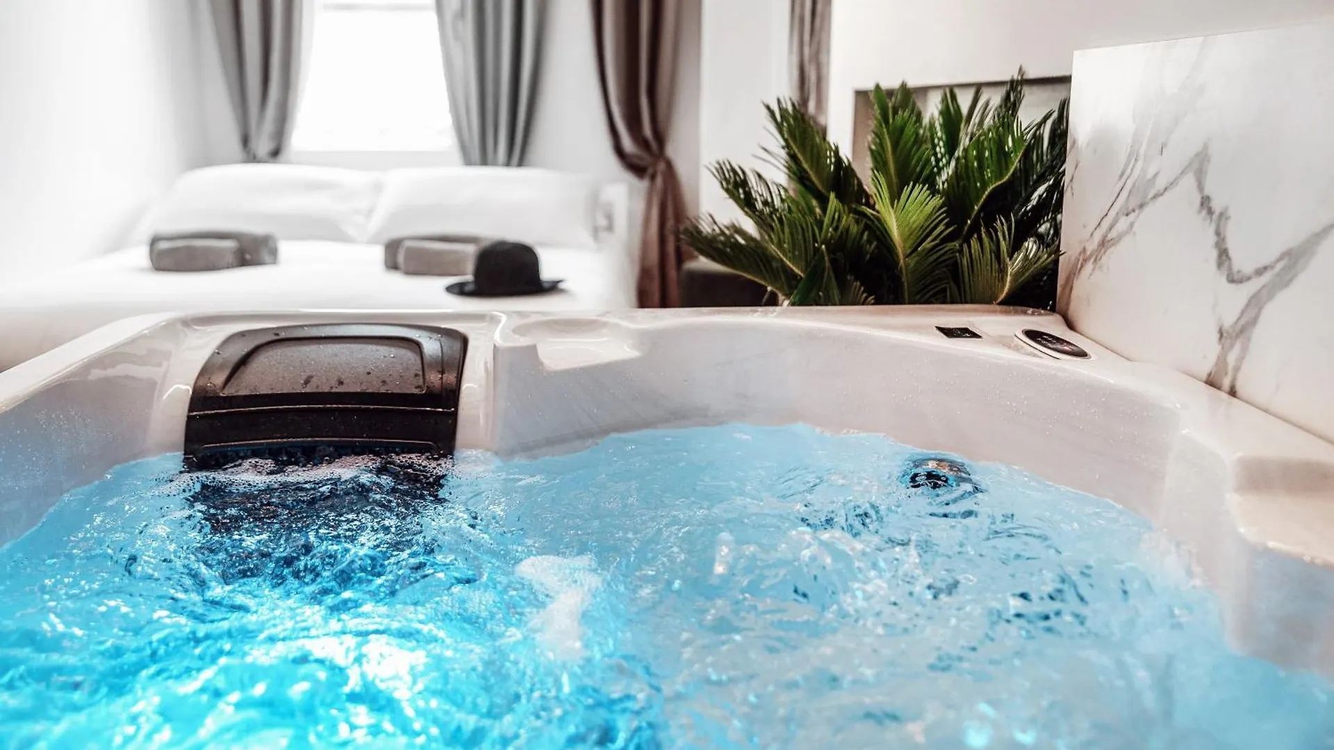 Sahara & Amazzonia Luxury Rooms- The House Of Travelers Como